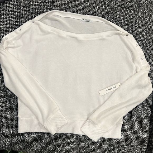 Theo & Spence Off The Shoulder White Sweater - Picture 1 of 4